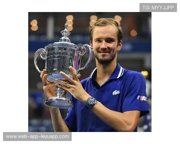 梅德韦杰夫底线拉锯赢得漂亮,太冷静了,梅德韦杰夫干嘛去了 梅德韦杰夫底线拉锯赢得漂亮,太冷静了,梅德韦杰夫干嘛去了